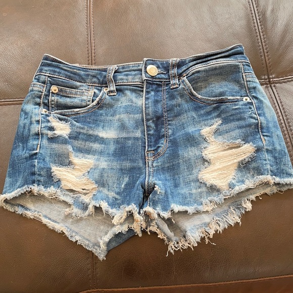 American Eagle Outfitters Pants - AE beautiful distress HR shorts.
